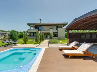 First-Class Property in a Preferred Gated Complex in Bankya