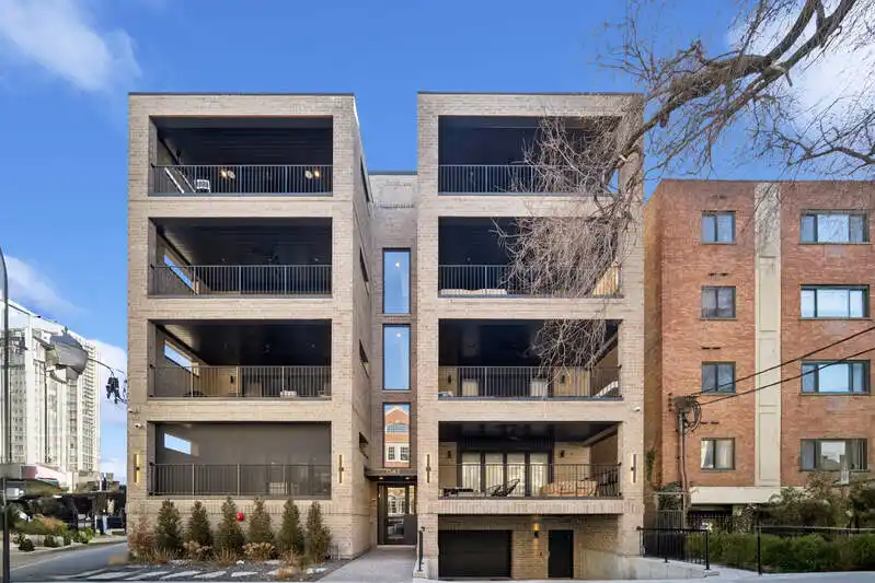 Luxuriously Chic Penthouse in Uptown