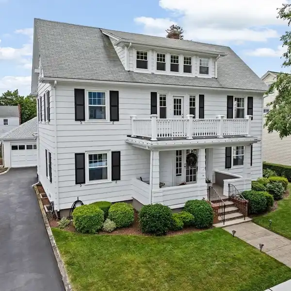 BEAUTIFULLY MAINTAINED HOME ONE BLOCK FROM THE OCEAN