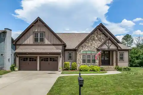 Beautiful Move-In Ready Home in Hollabrook Farms