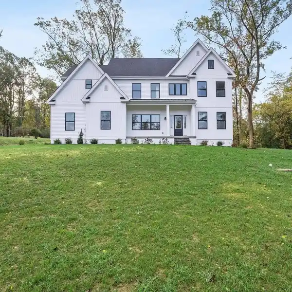 MODERN BUT CLASSIC HOME IN A PREMIER LOCATION