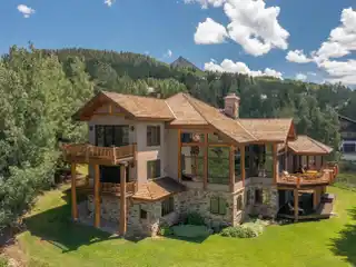 Peaceful Mountain Home in Gold Link