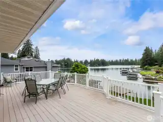 Stunning Lake Tapps Waterfront Homestead