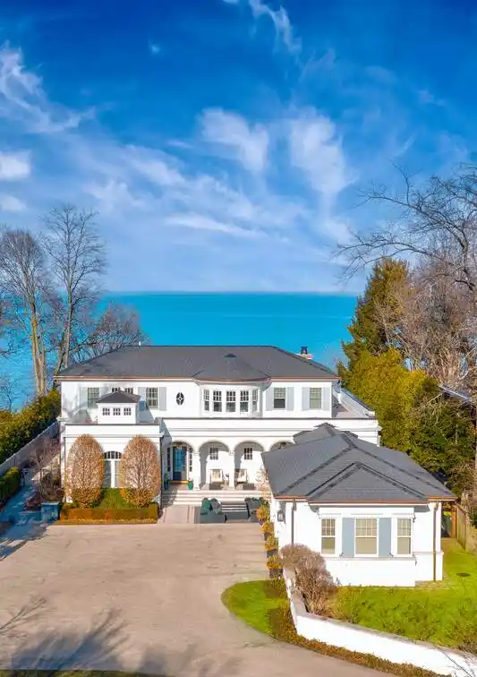 Dreamy Lakefront Showstopper