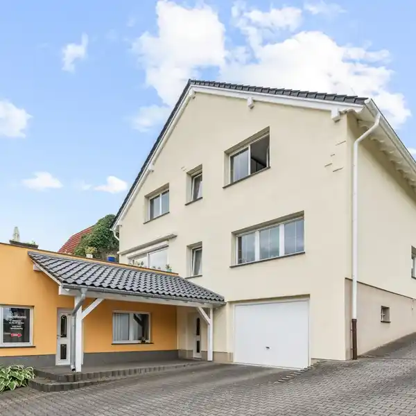 PRESTIGIOUS HOME WITH POOL AND GARDEN