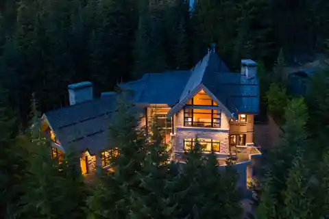 Luxurious Mountaintop Hideaway