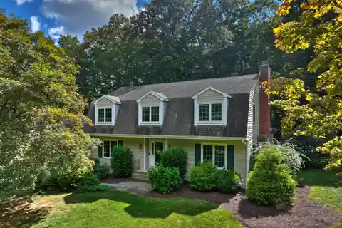 Spacious and Inviting Colonial Perfectly Situated