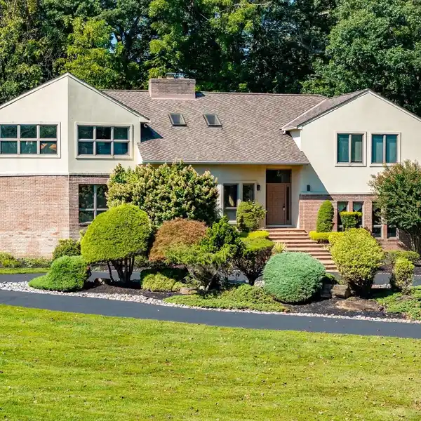 PRIVATE RETREAT IN A SOUGHT-AFTER COMMUNITY