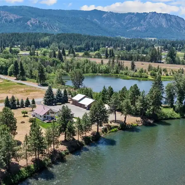 RARE 2.65-ACRE YAKIMA RIVER RETREAT