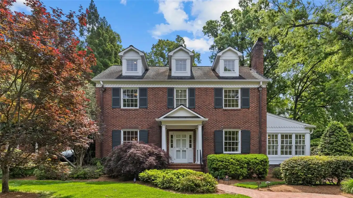 Classic Georgian Style Home in Prominent Location