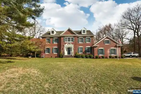 Cul-De-Sac Colonial with Private Pool