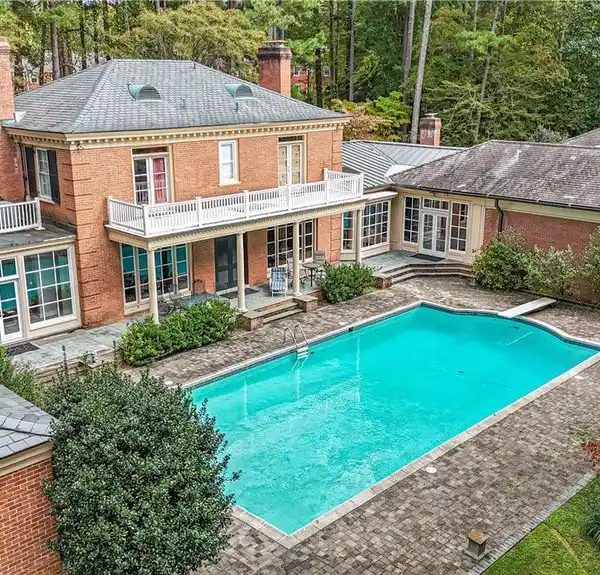 EXTRAORDINARY ALL-BRICK GEORGIAN ON FIVE ACRES