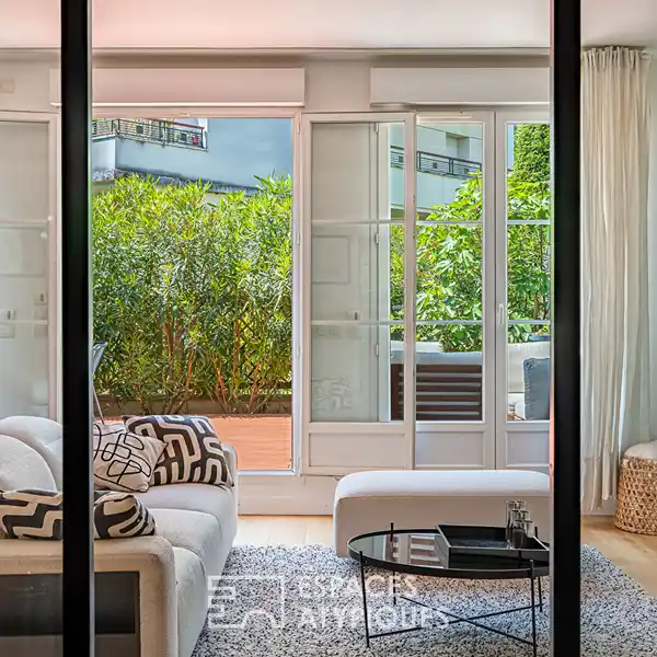 PEACEFUL CONTEMPORARY TOWNHOUSE