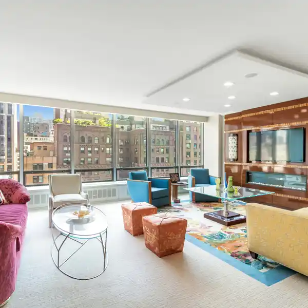 RENOVATED ONE BEDROOM WITH EXPANSIVE CITY VIEWS