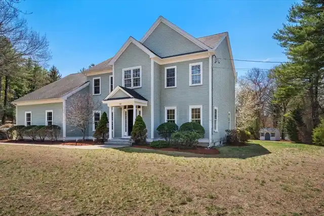Beautifully Maintained Young Colonial