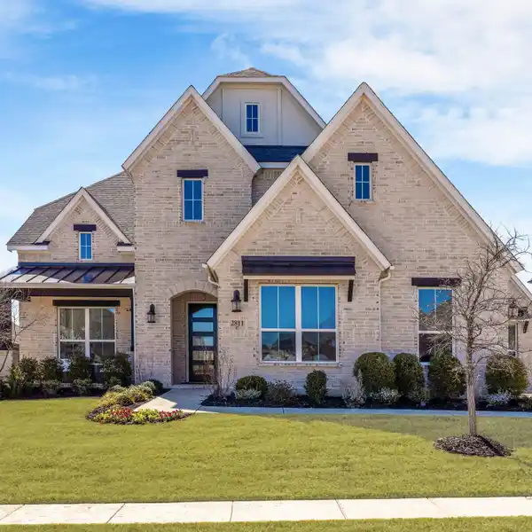 LUXURIOUS LIVING IN AWARD-WINNING MUSTANG LAKES