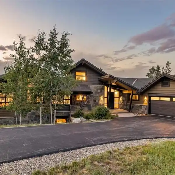 STRIKING HOME ON RARELY AVAILABLE HAMILTON COURT