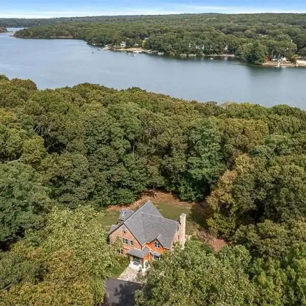 WATERFRONT SANCTUARY WITH KAYAK ACCESS AND SCENIC LANDSCAPE