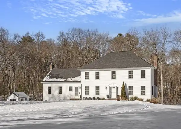 CLASSIC COLONIAL ON A DESIRABLE CUL-DE-SAC