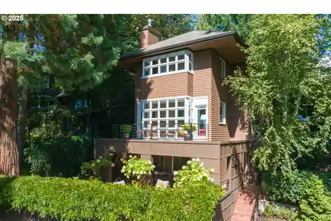 Custom Contemporary in the Hills of Council Crest