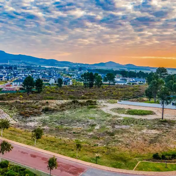 MOUNTAIN-VIEW STAND WITH BRYCE HENDERSON PLANS