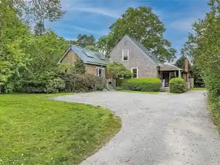 Artist’s Studio and Cozy Pondside Cottage