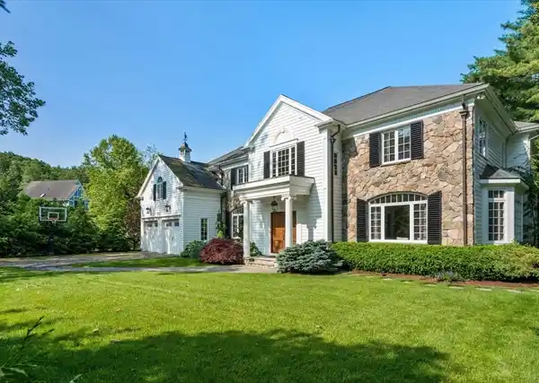IMMACULATE COLONIAL ON A PRIVATE HALF ACRE