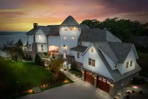 Stunning Waterfront Retreat