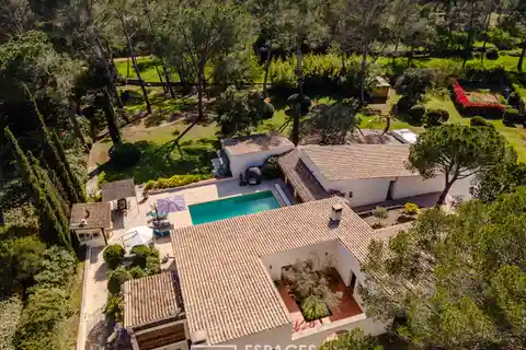 Architect-Designed Oasis Near Saint-Raphaël
