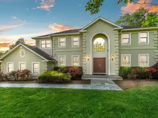 Stunning Home in Sought-after Lakeview Estates