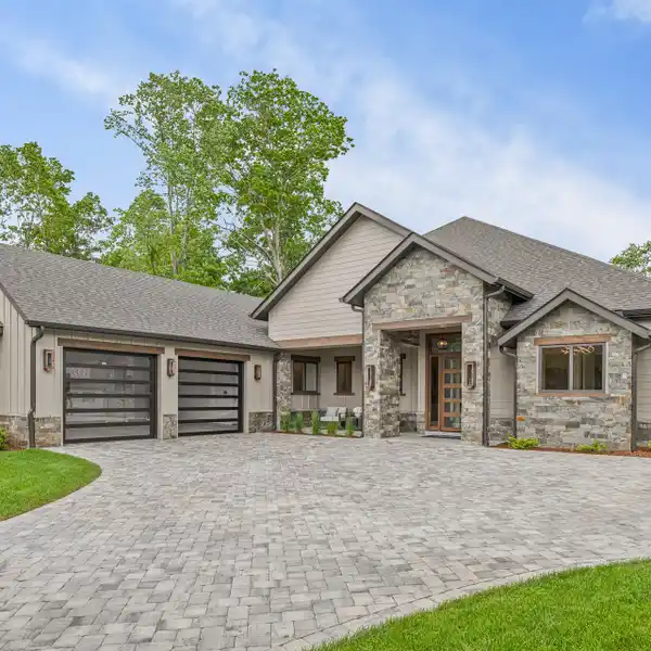 STUNNING ONE-LEVEL HOME WITH MOUNTAIN VIEWS