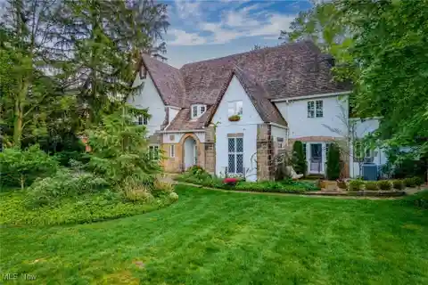 Exquisite English Manor