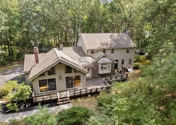 CHARMING, SPACIOUS WOODLAND SANCTUARY