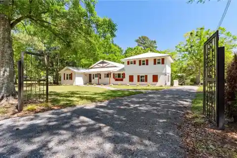 Luxury Waterfront Living in Mobile