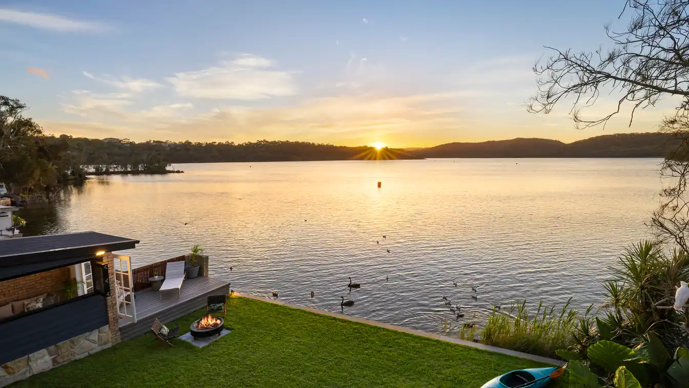 Seven-bedroom Sanctuary on Narrabeen Lake