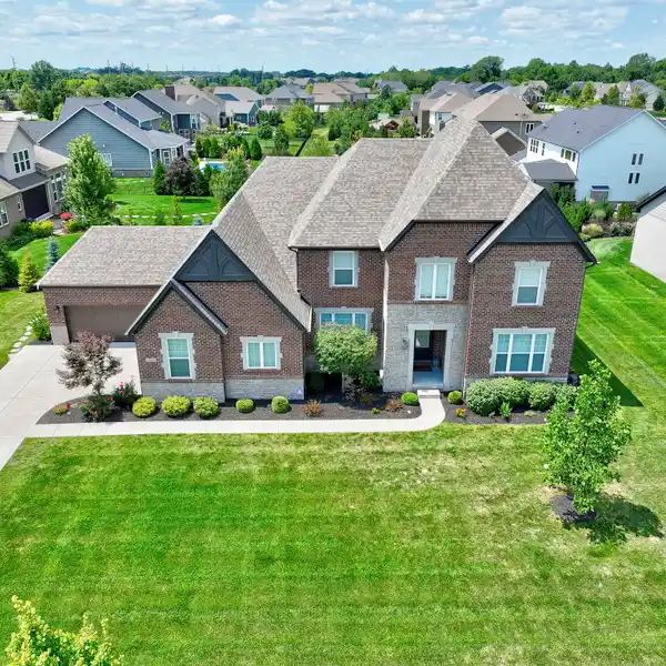 REMARKABLE SEMI-CUSTOM HOME IN POPULAR RAVINIA