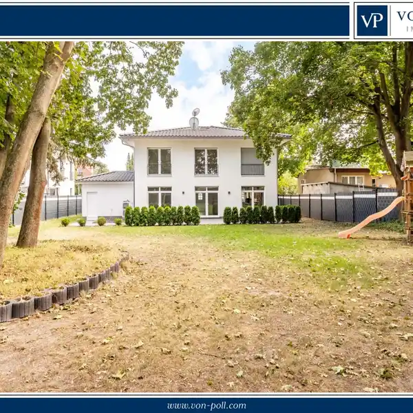 STYLISH VILLA WITH FANTASTIC VIEWS ON A LARGE GREEN PLOT IN THE SOUTH OF BERLIN
