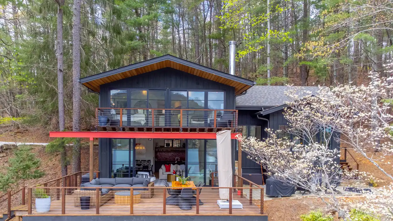 Modern Mountain Chalet on Lake Burton