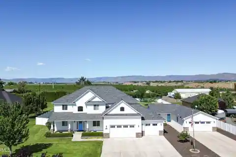 Comfort and Functionality with Multigenerational Opportunities