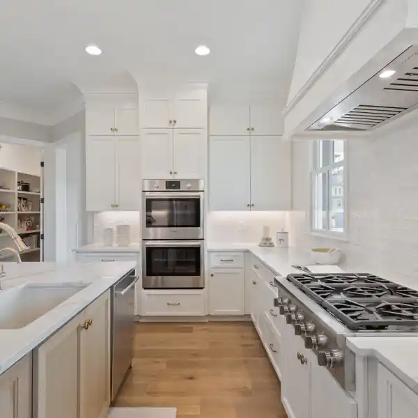 LUXURY AND LIVABILITY IN A GREAT LOCATION