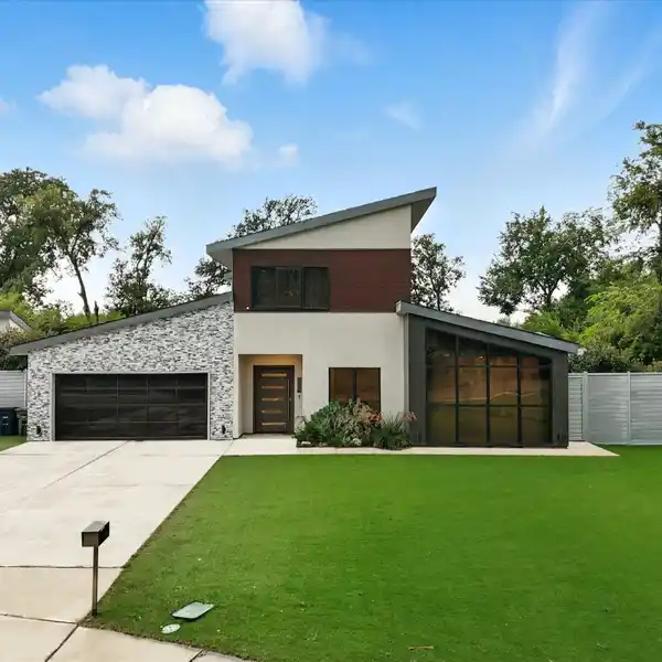 STUNNING MODERN HOME NESTLED ON A PICTURESQUE CREEK