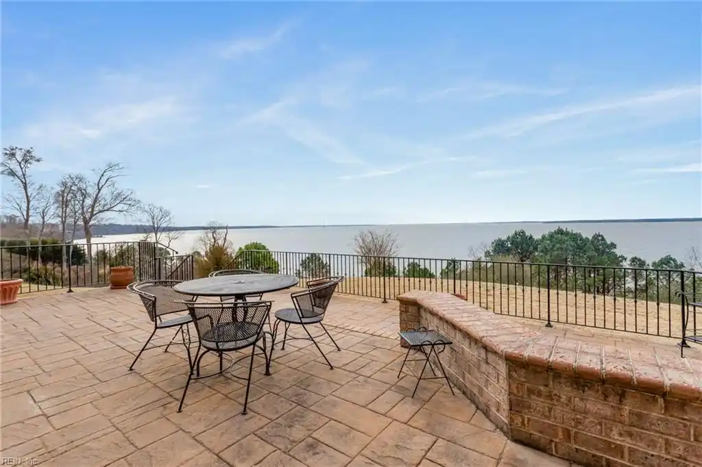 Beautiful Luxury Home on the James River