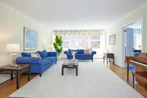 Versatile High-Floor Apartment with Breathtaking Views