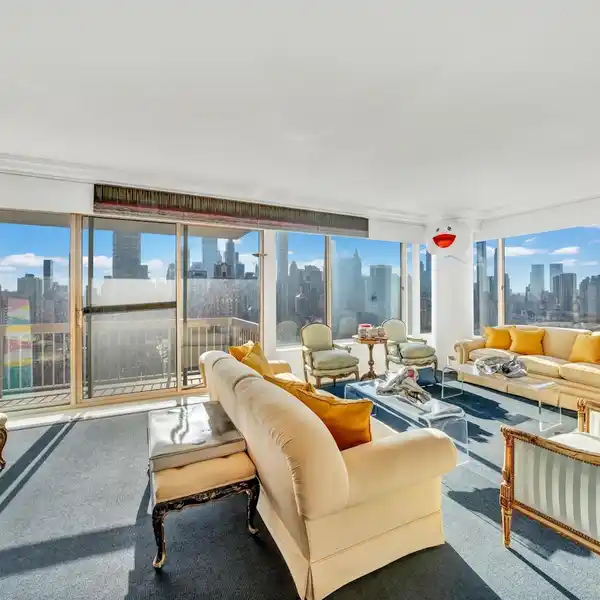 SPACIOUS CONDOMINIUM WITH TWO PRIVATE TERRACES