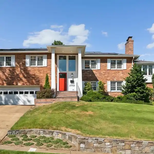 TIMELESS ARCHITECTURE WITH THOUGHTFUL UPDATES