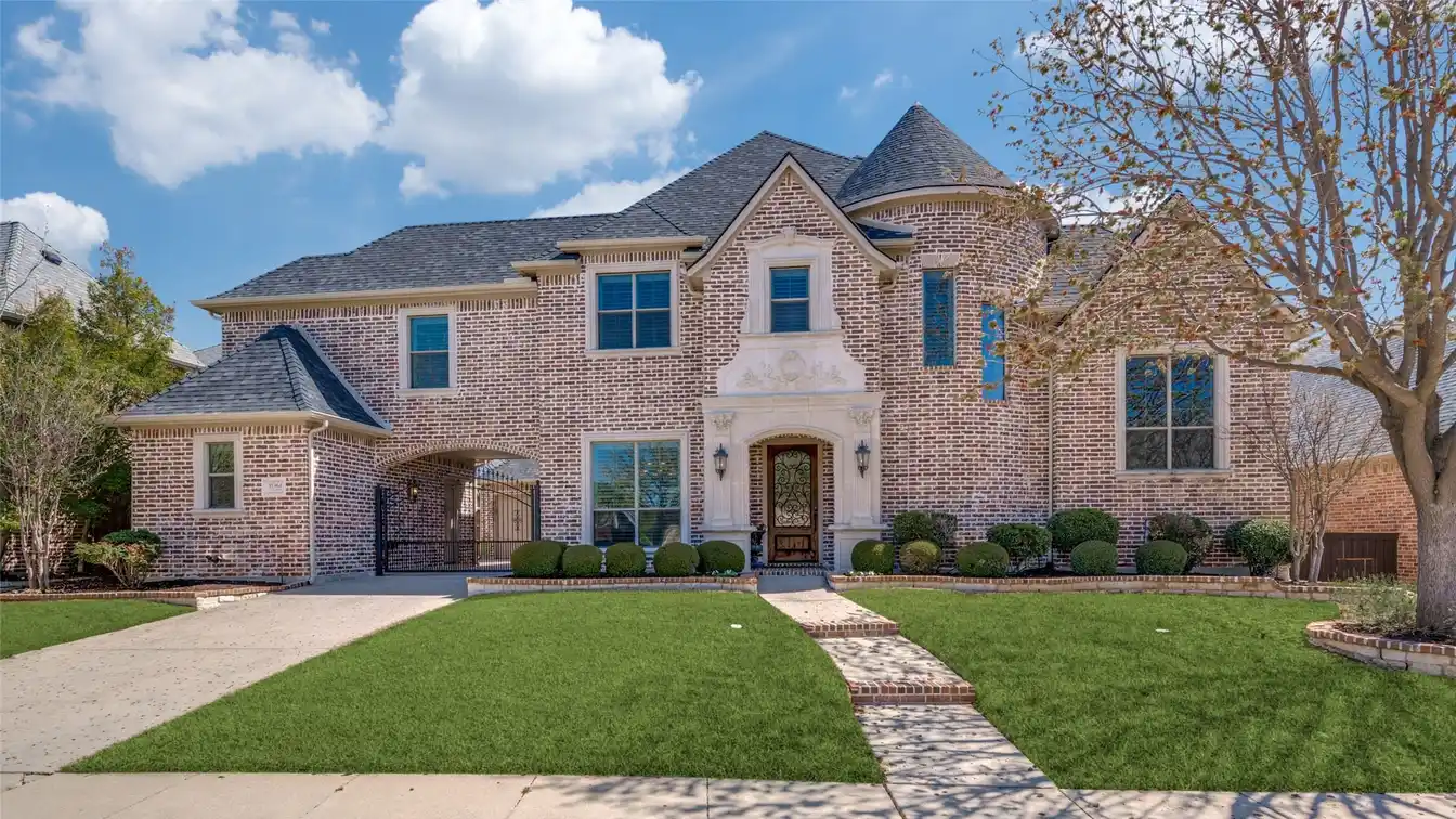 Custom Home in Desirable Griffin Park
