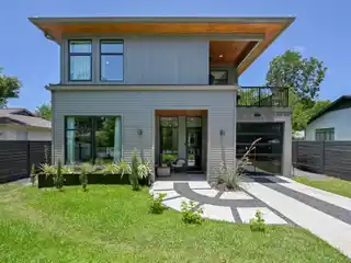 Designer Perfection Steps from Brentwood Hotspots