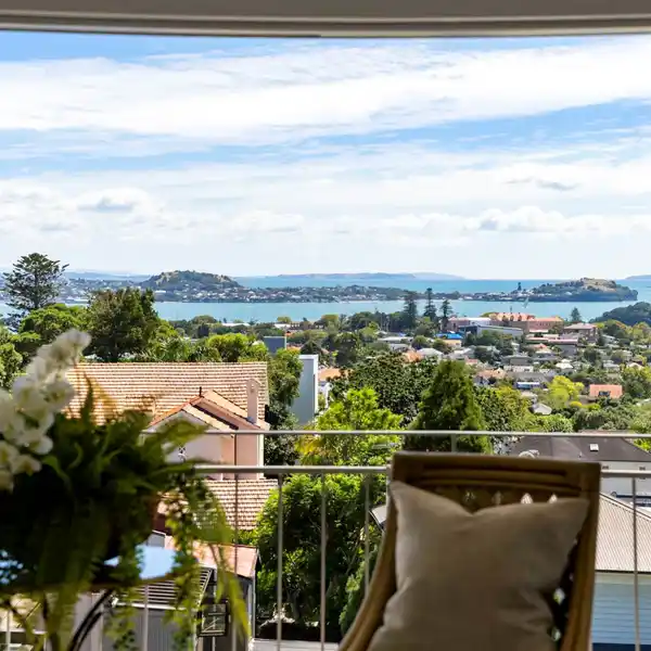 BREATHTAKING PENTHOUSE IN THE EXCLUSIVE RIDGEVIEW COMPLEX
