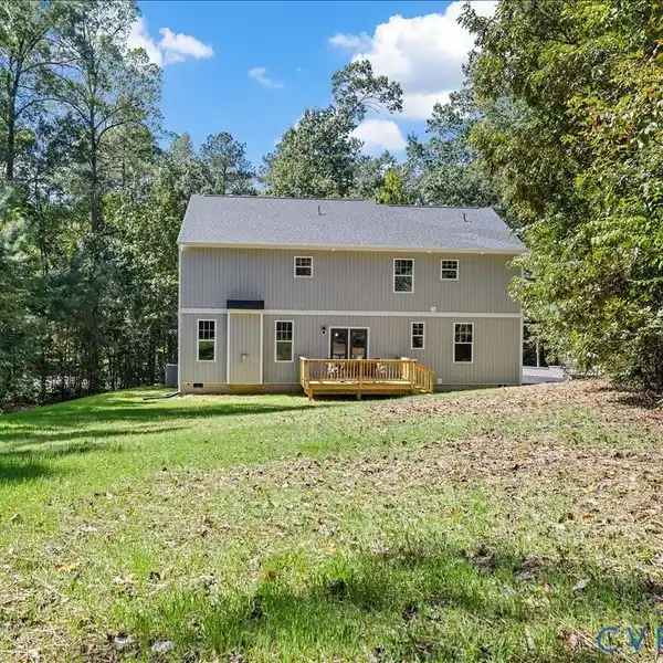 NEW CONSTRUCTION IN DESIRABLE HUGUENOT FARMS