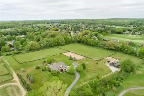 Elegant Country Retreat with Boutique Horse Barn
